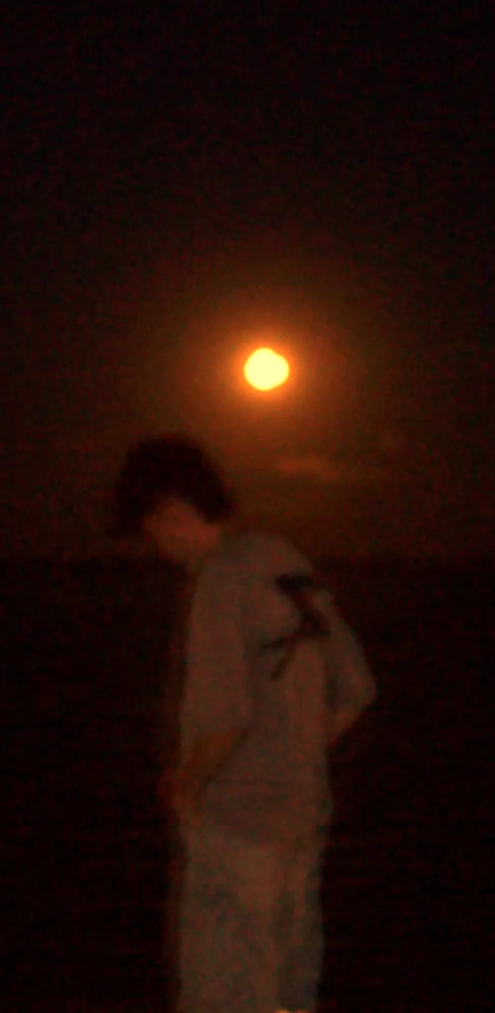 Kn_fire de noche bajo la luna